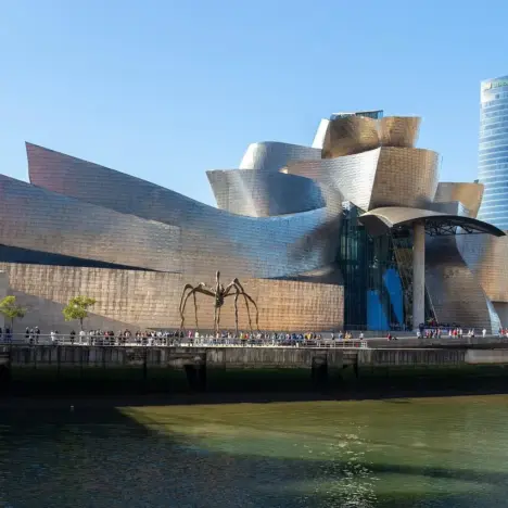 9 genveje til at springe billetkøen til Guggenheim-museet over