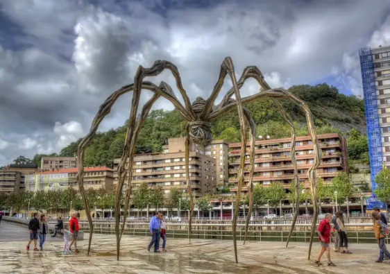 Har Bilbaos metro natdrift i weekenderne?