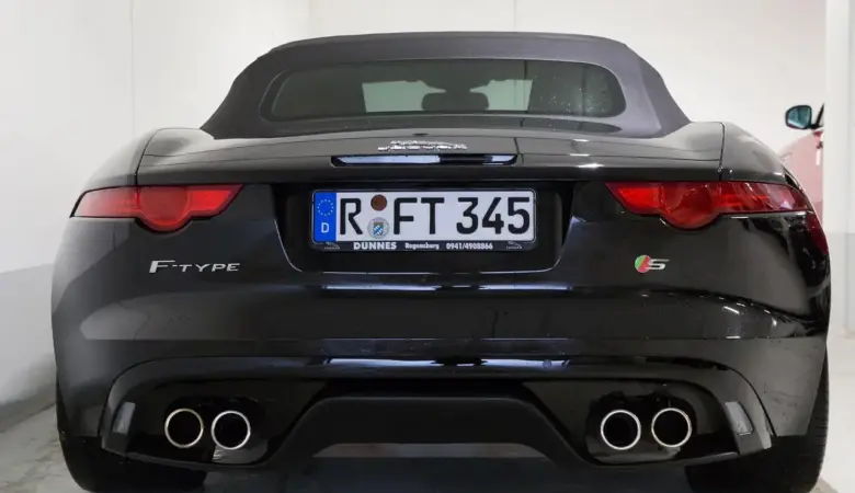 Hvilke adaptere og stiktyper bruger man i Spanien?