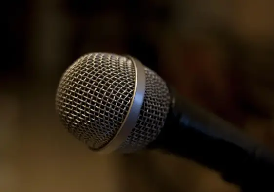 Hvor kan man synge karaoke i Bilbao efter kl. 23?